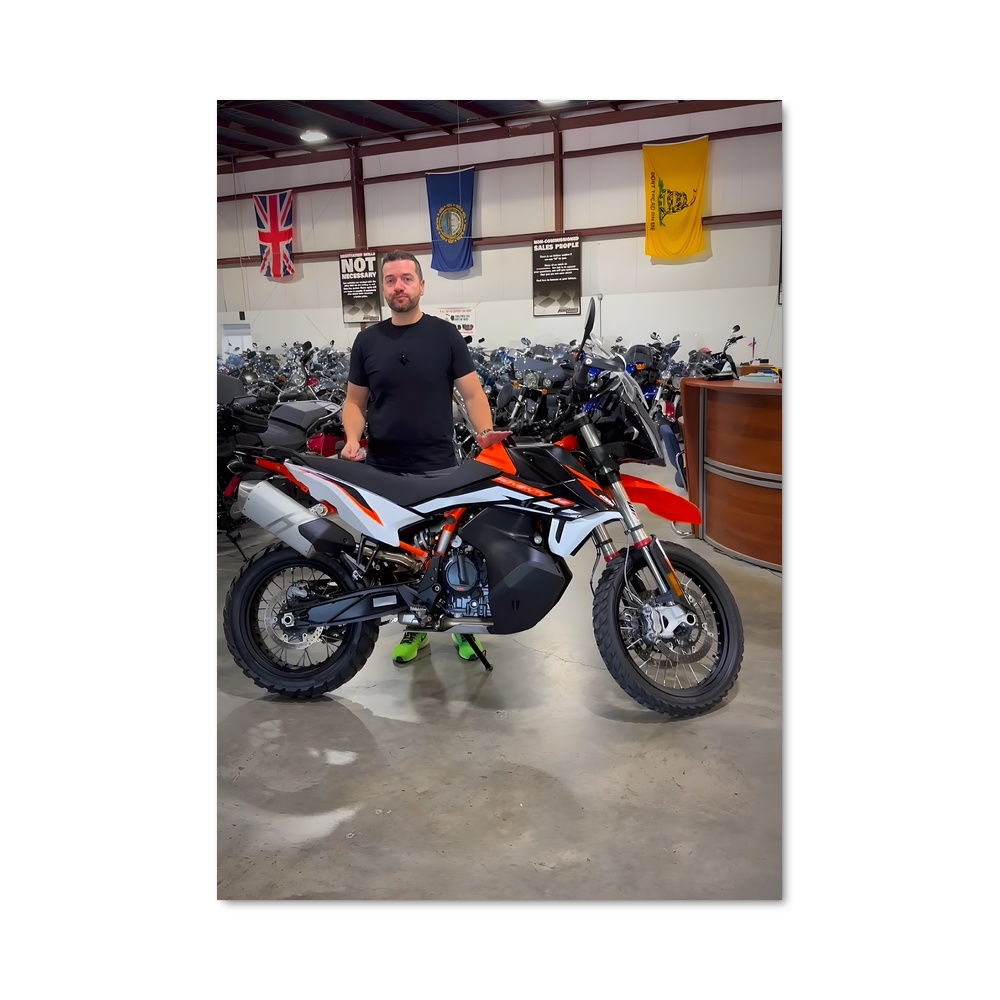 Poster L'Aventurier des Garages – affiche KTM Moto